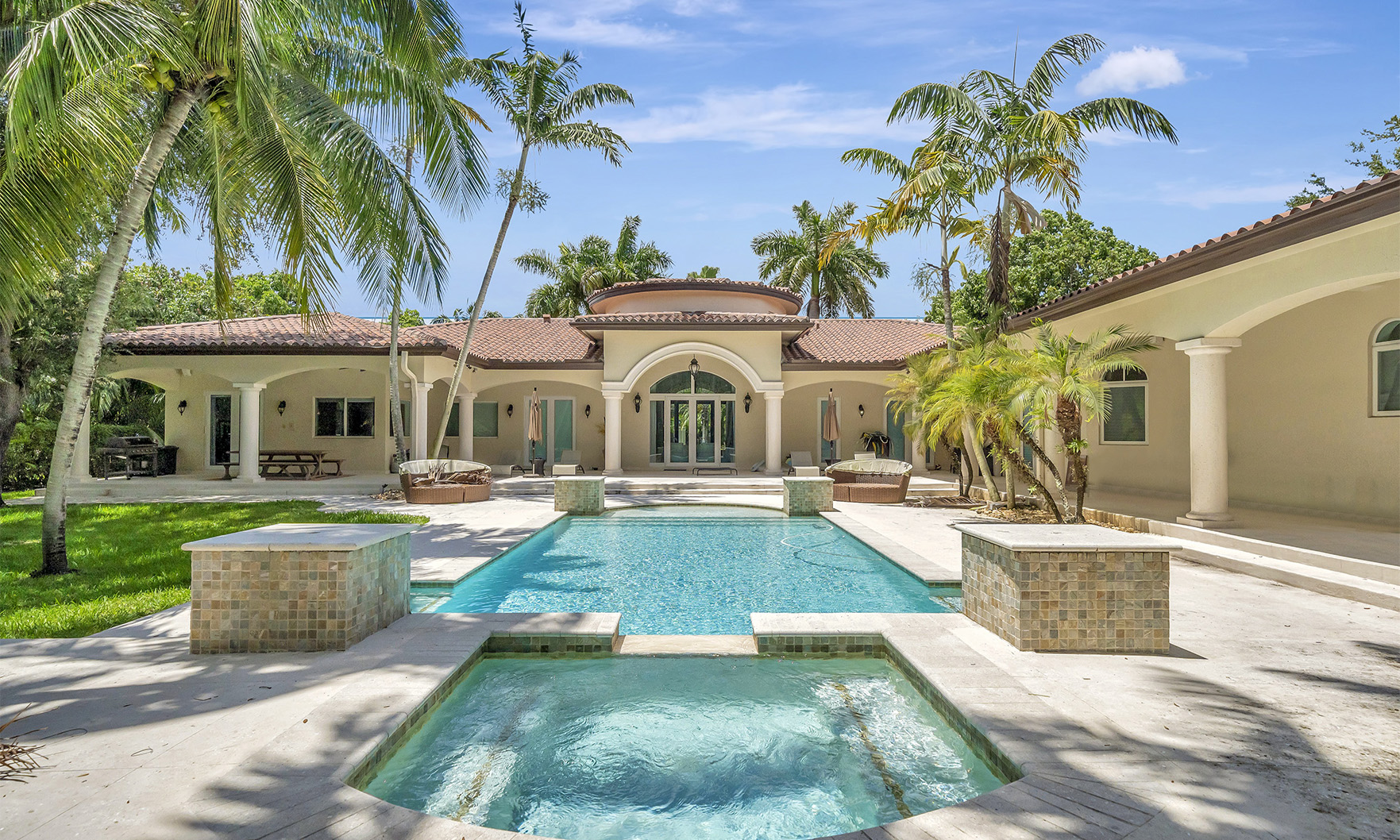 Pinecrest Demographics