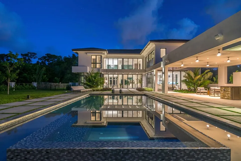 Pinecrest Real Estate